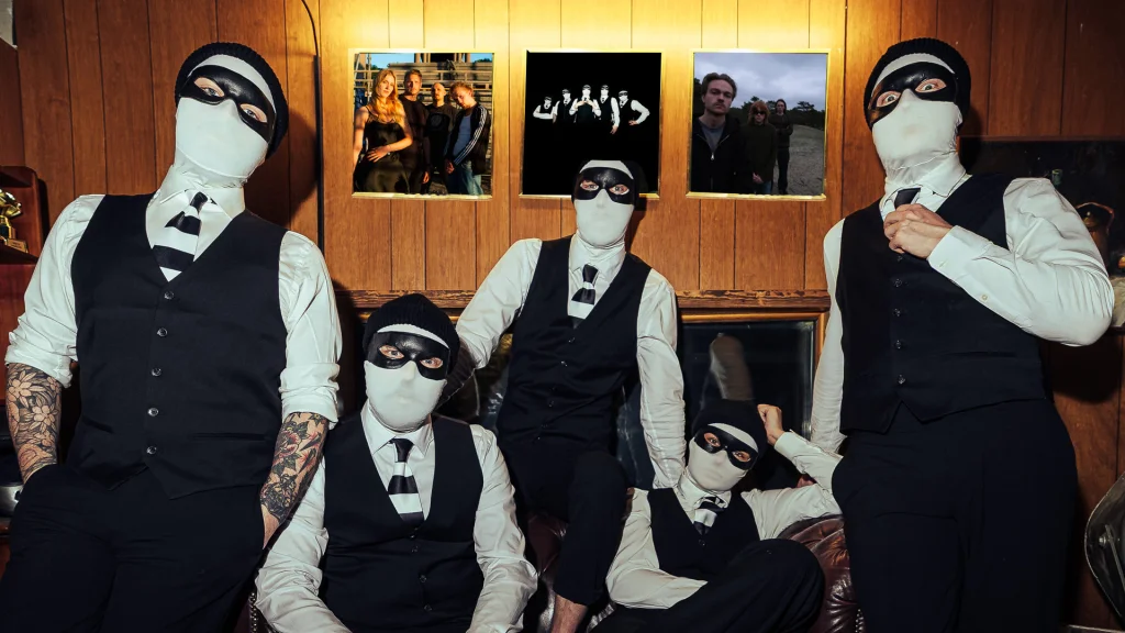 Mønstera + Bläck + Criminal Offender
